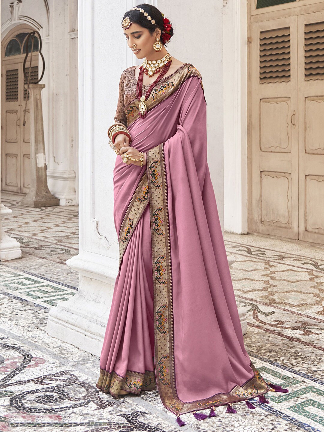 

Satrani Woven Design Bordered Zari Saree, Peach