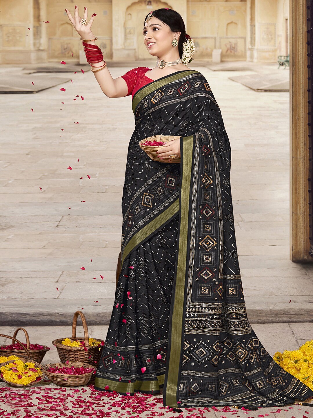 

Satrani Geometric Printed Zari Saree, Black
