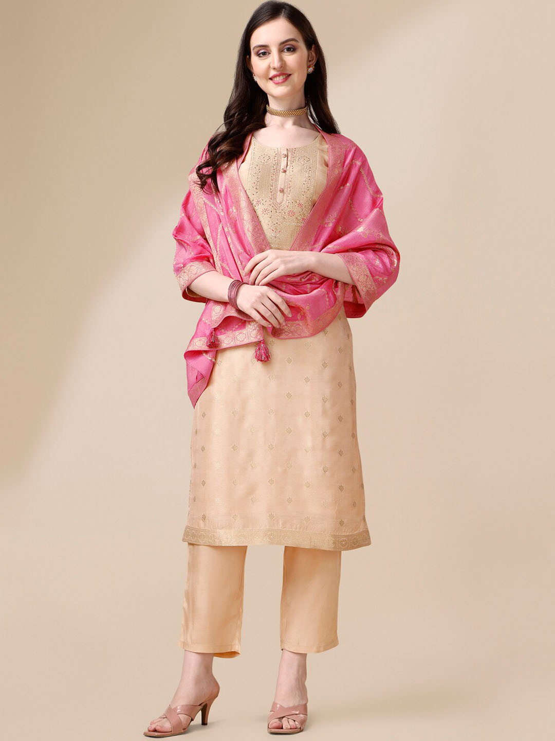 

Seerat Jacquard Dola Silk Straight Kurta With Trousers And Rangkat Dupatta, Beige