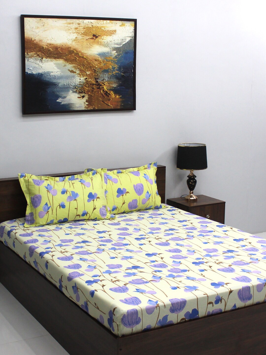 

BOMBAY DYEING Blue & White Floral 110 TC Cotton Queen Bedsheet with 2 Pillow Covers