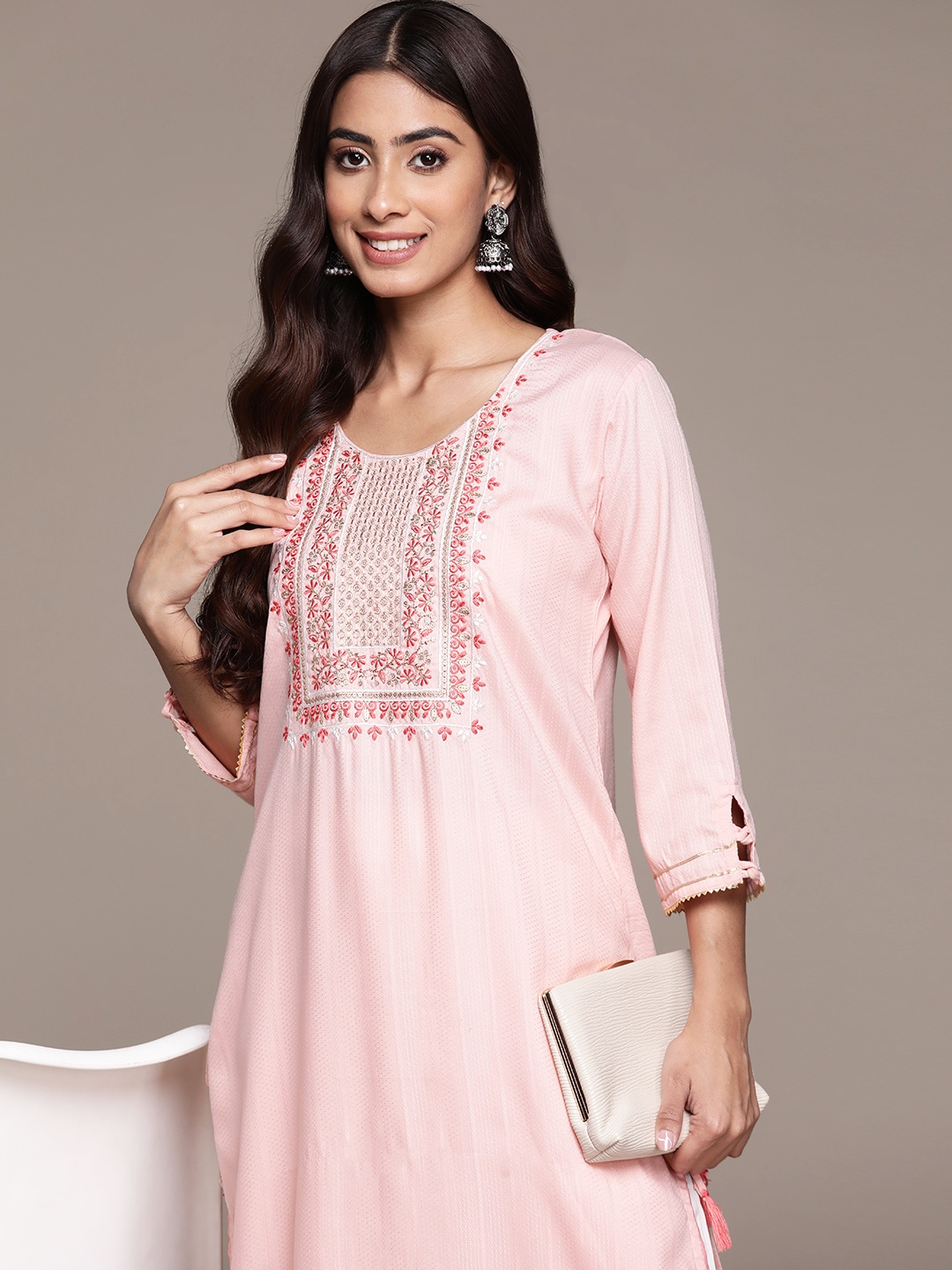 

Ishin Ethnic Motifs Embroidered Sequinned Kurta with Trousers, Peach