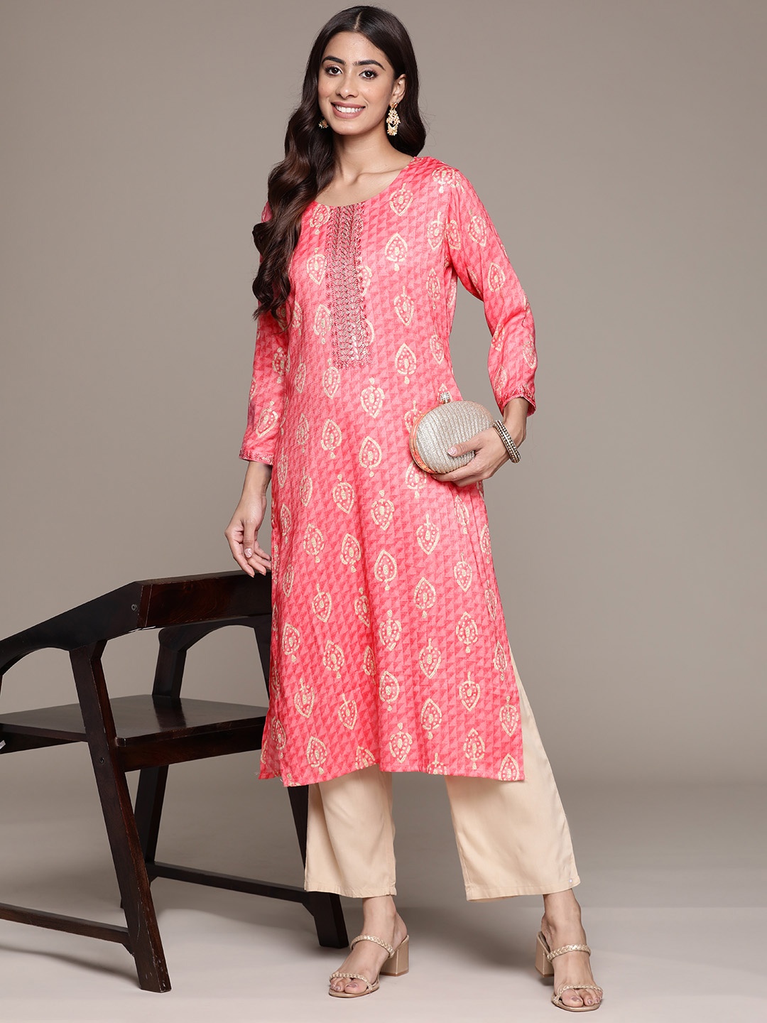 

Ishin Ethnic Motifs Printed Mirror Work Kurta, Pink