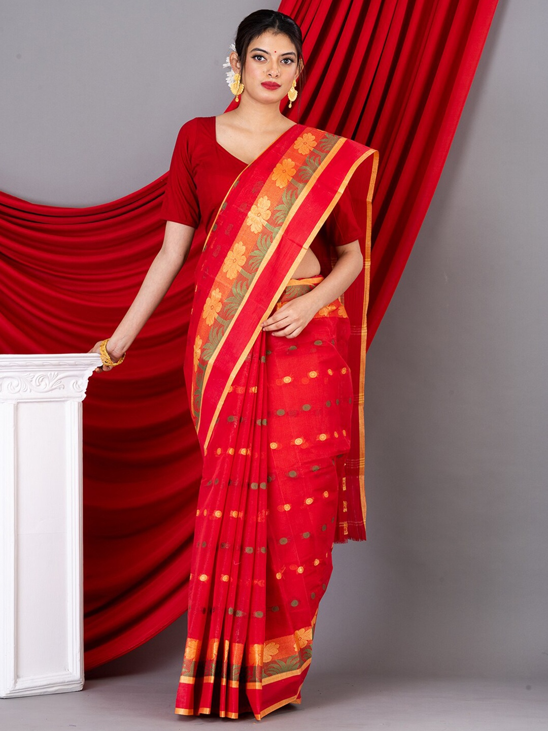 

Laa Calcutta Woven Design Pure Cotton Taant Saree, Red