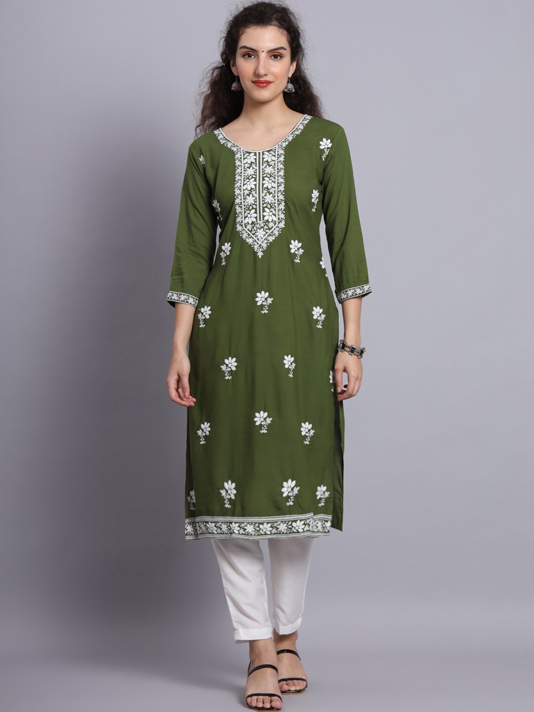 

VAIRAGEE Floral Embroidered Thread Work Kurta, Green