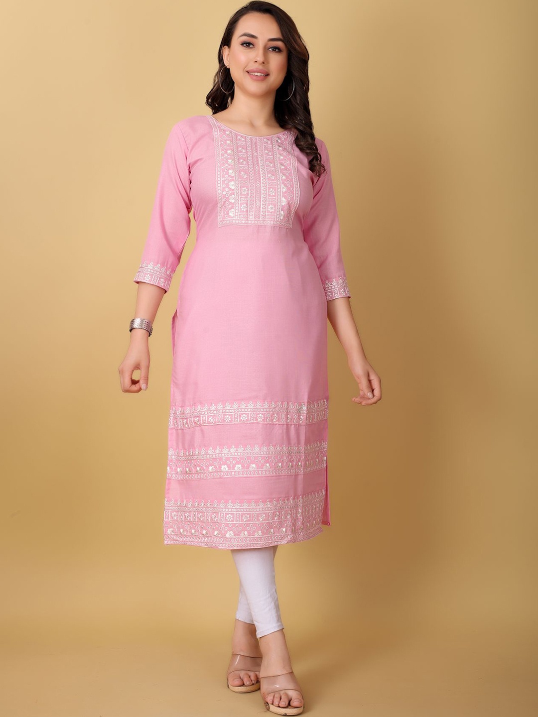 

VAIRAGEE Floral Thread Work Yoke Design Kurta, Pink