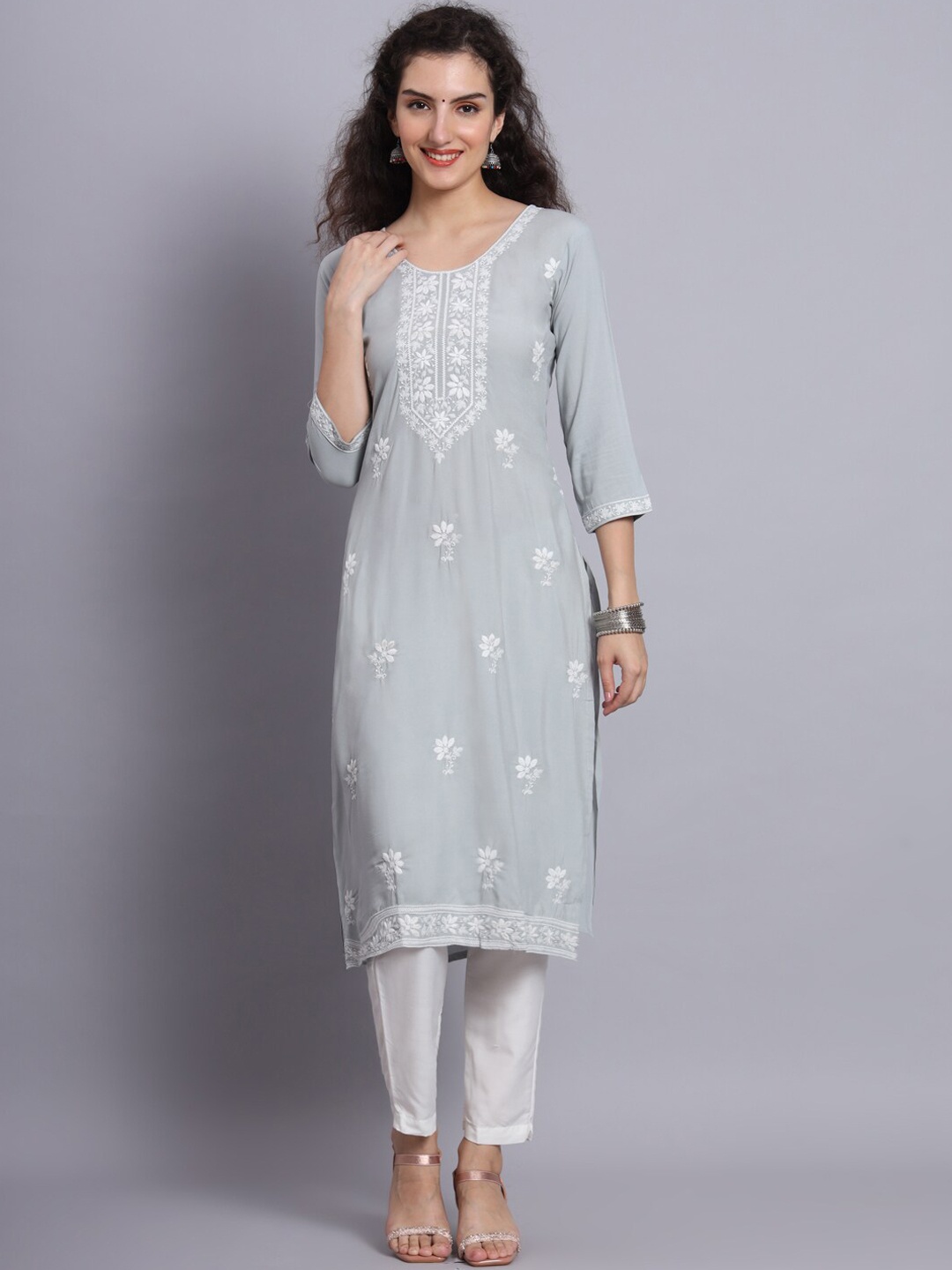 

VAIRAGEE Floral Motifs Thread Work Embroidered Straight Kurta, Grey