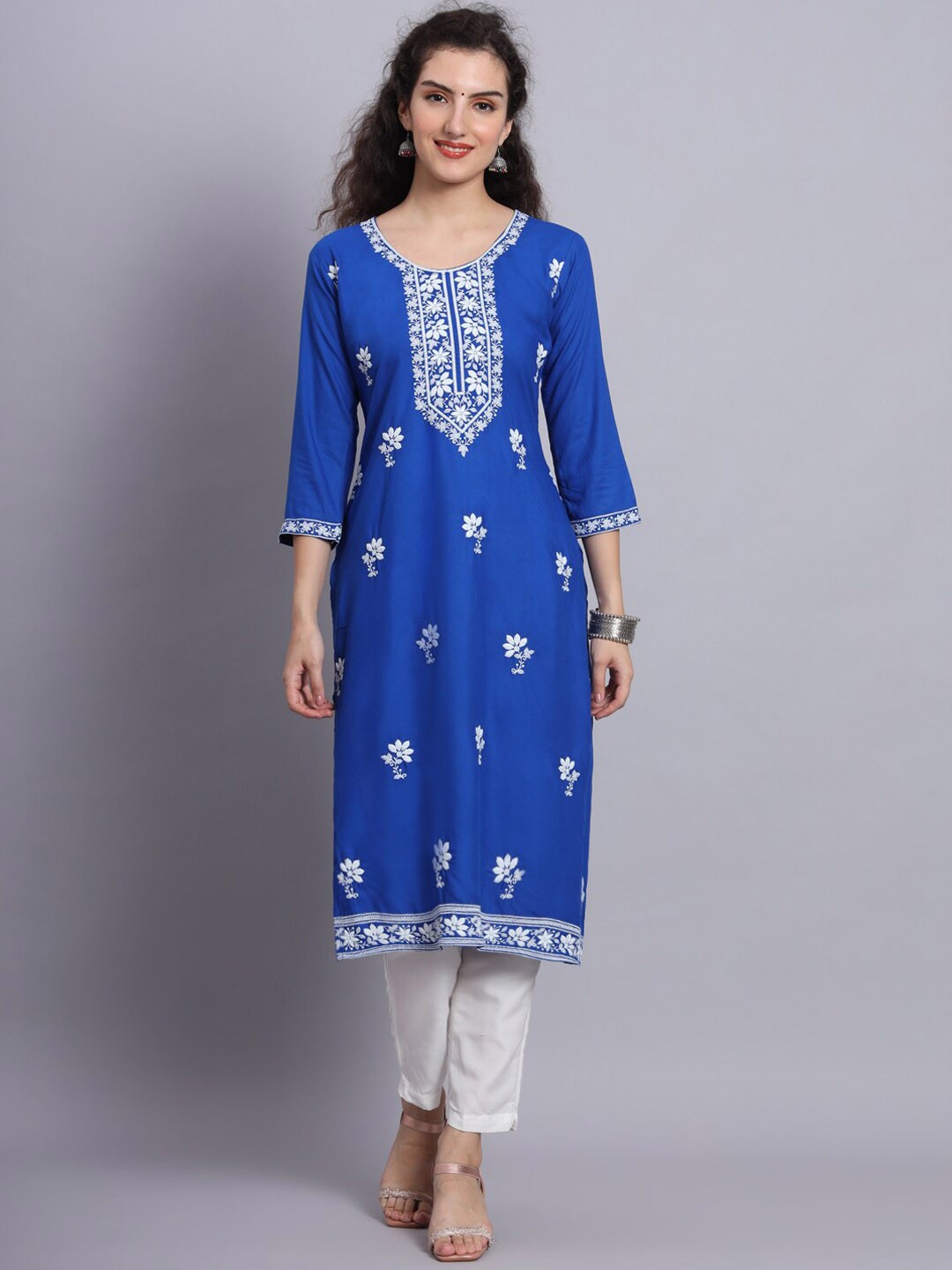 

VAIRAGEE Floral Embroidered Thread Work Kurta, Blue