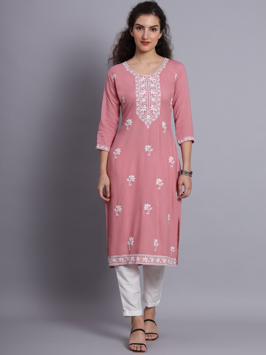 

VAIRAGEE Floral Embroidered Thread Work Kurta, Mauve
