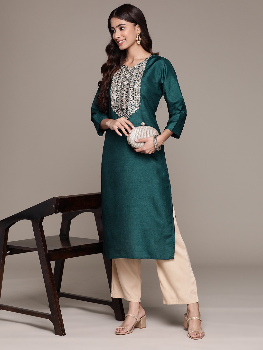

Ishin Yoke Design Embellished Sweetheart Neck Zari Kurta, Green