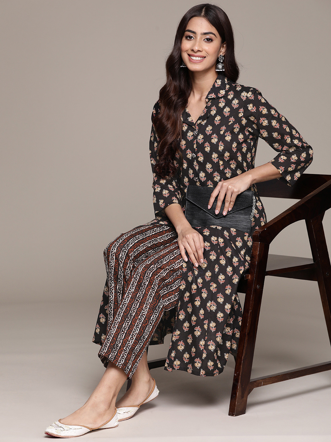 

Ishin Floral Printed Regular Pure Cotton Kurta with Trousers, Black