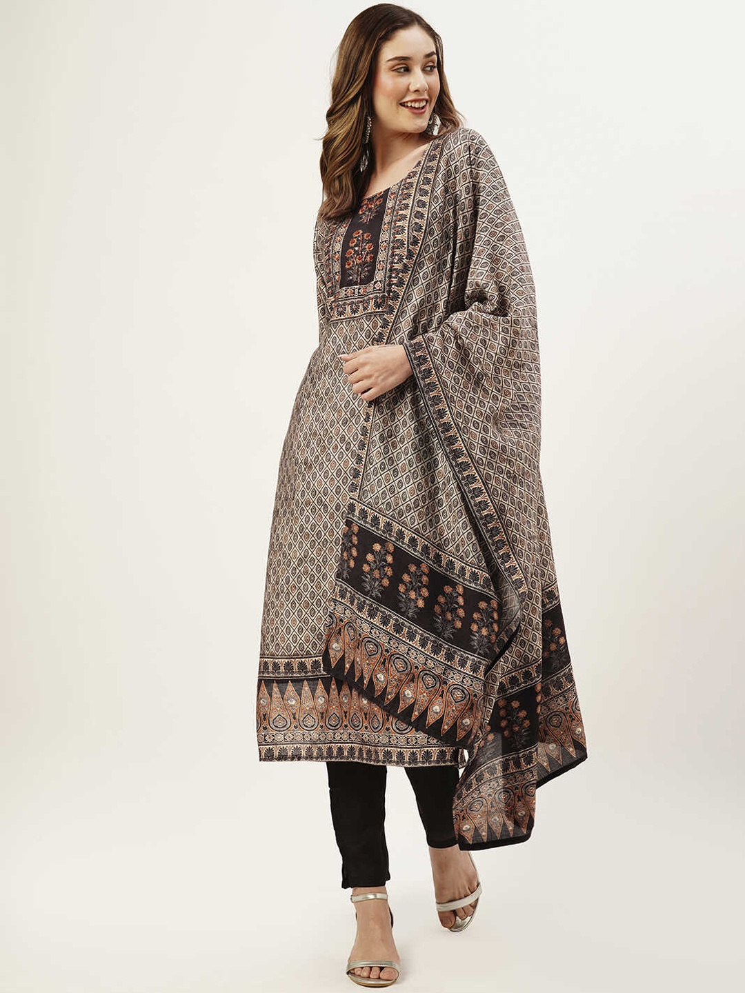 

ZOLA Geometric Printed Kurta Beads & Stones with Trousers & With Dupatta, Grey