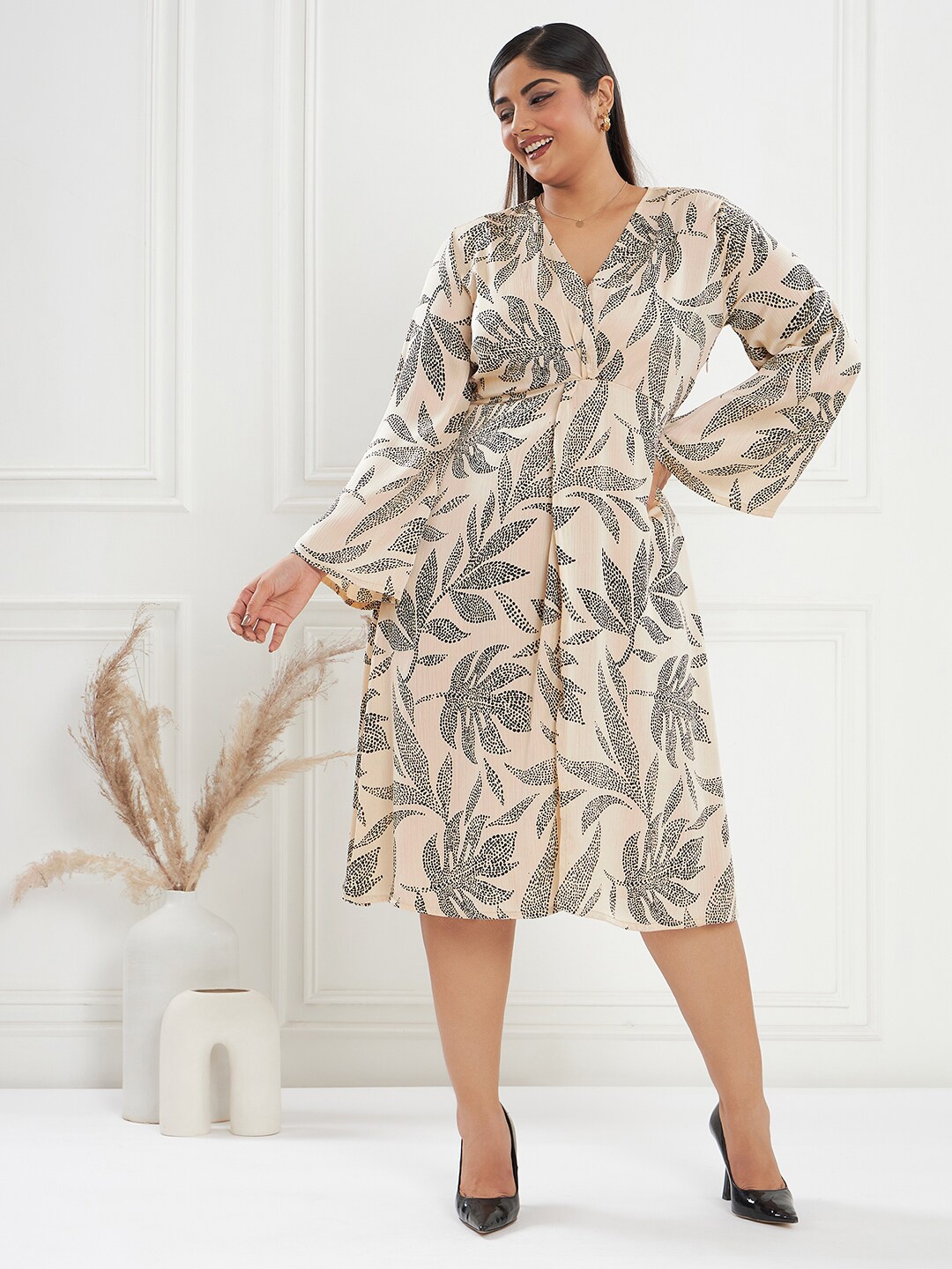 

CURVE BY KASSUALLY Beige & Black Conversational Printed V-Neck A-Line Dress