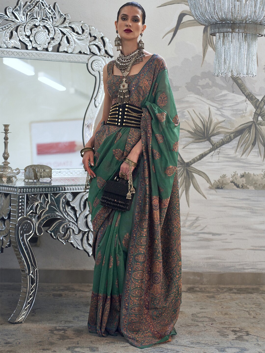 

Mitera Ethnic Motifs Woven Design Zari Silk Blend Banarasi Saree, Green