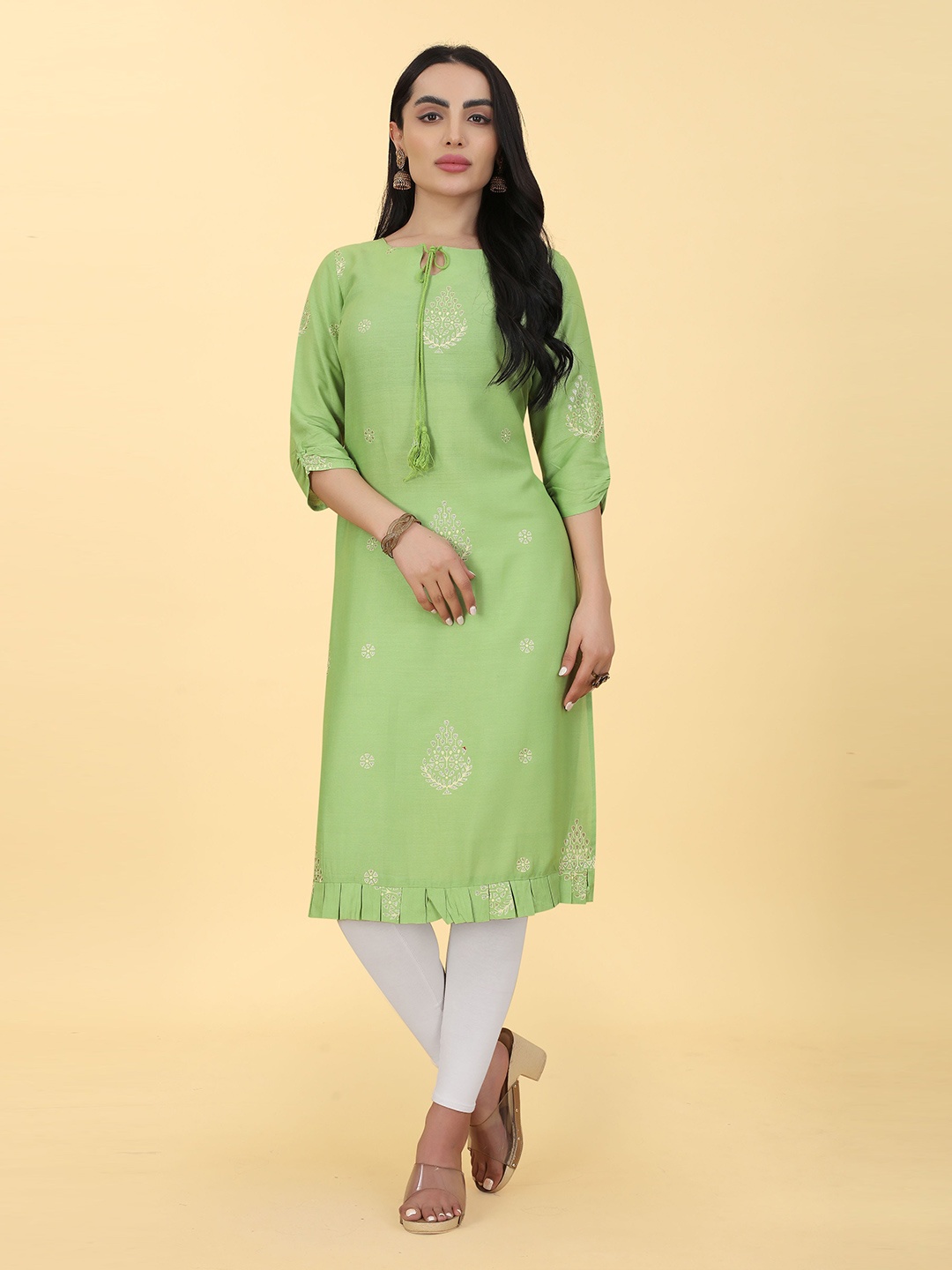 

Kiwie Ethnic Motifs Foil Printed Tie Up Neck Straight Kurta, Green