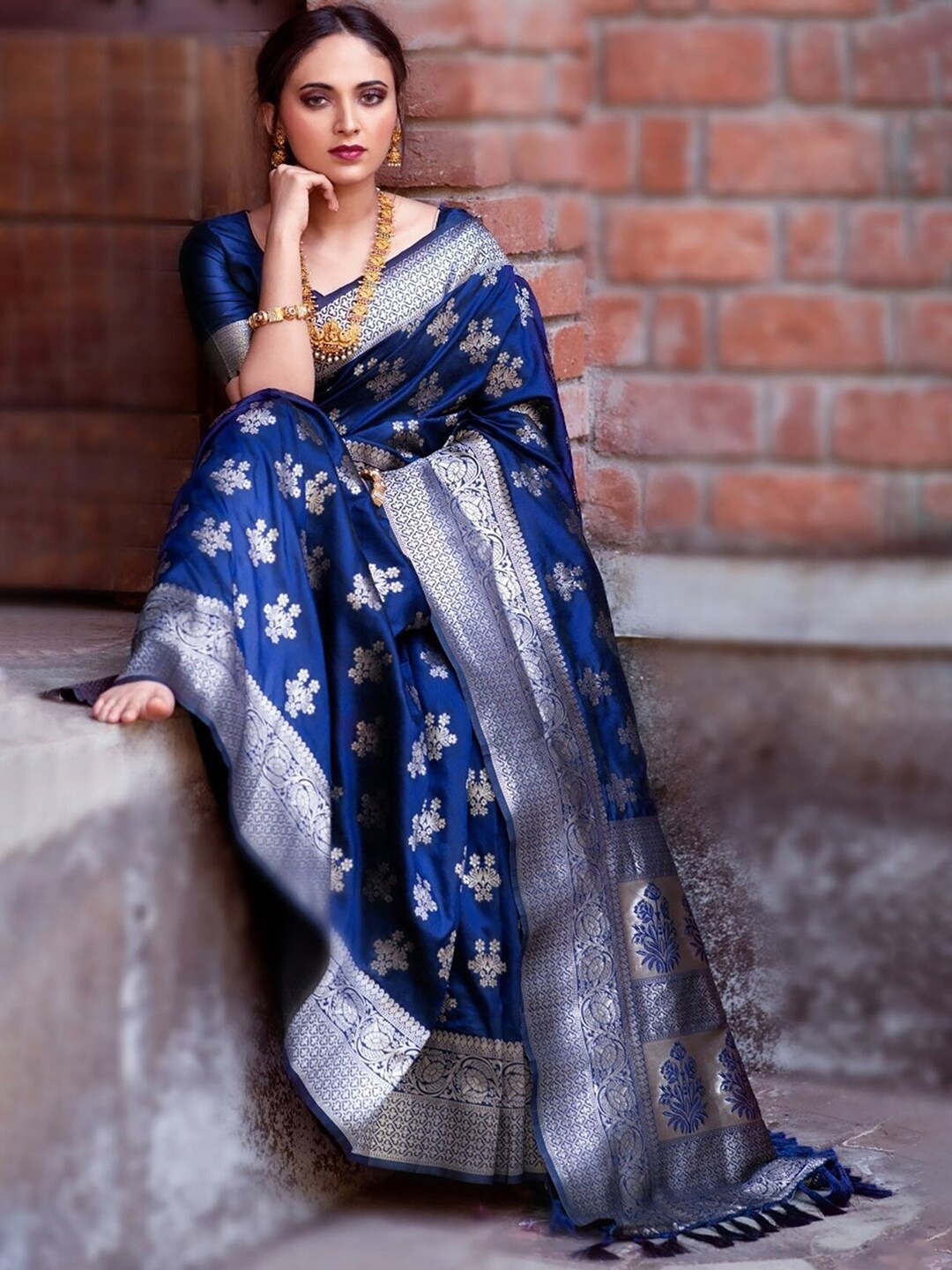 

KALINI Floral Woven Design Zari Banarasi Saree, Blue