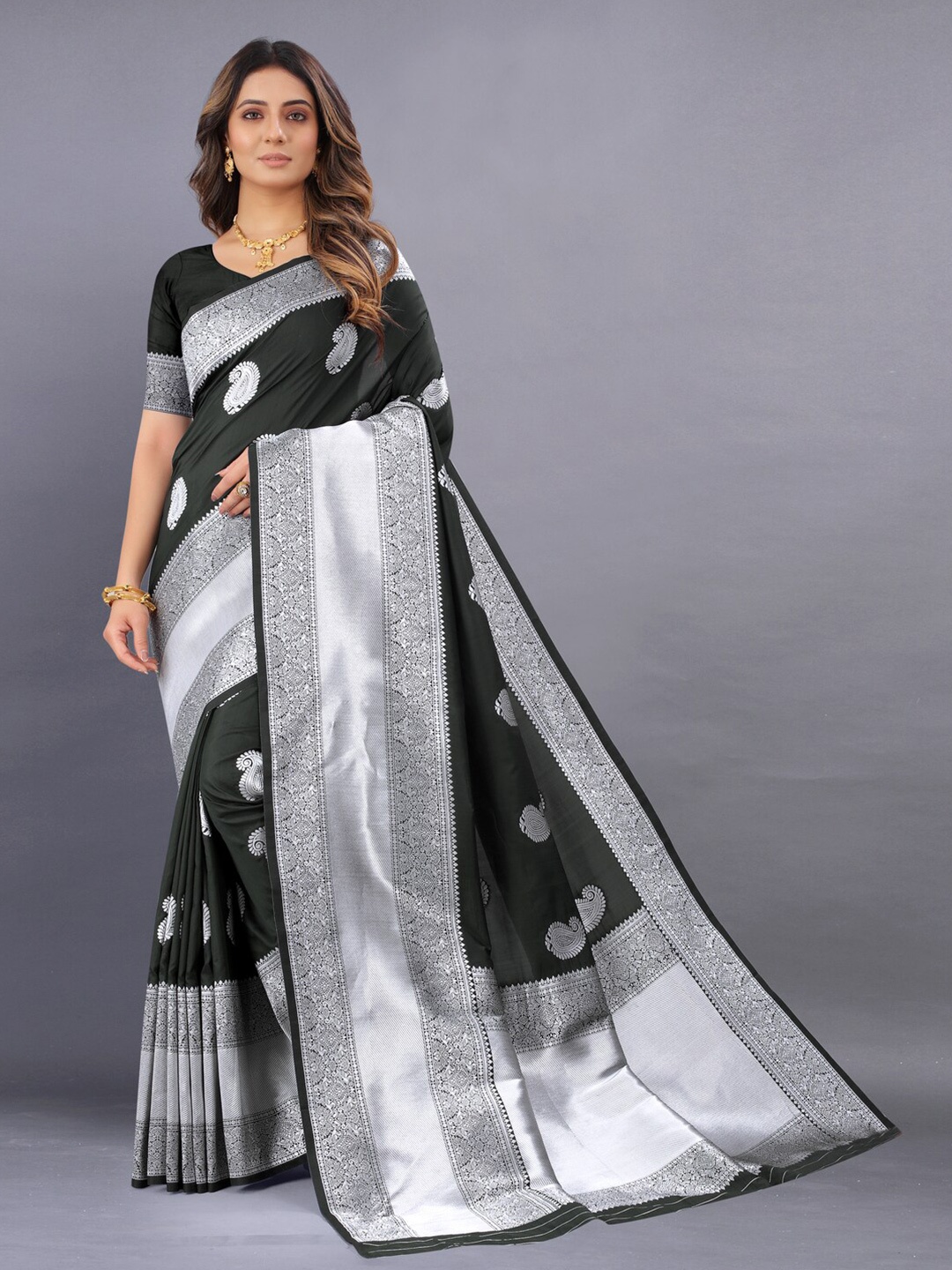 

MOKSHA DESIGNS Woven Design Zari Pure Silk Kanjeevaram Saree, Black