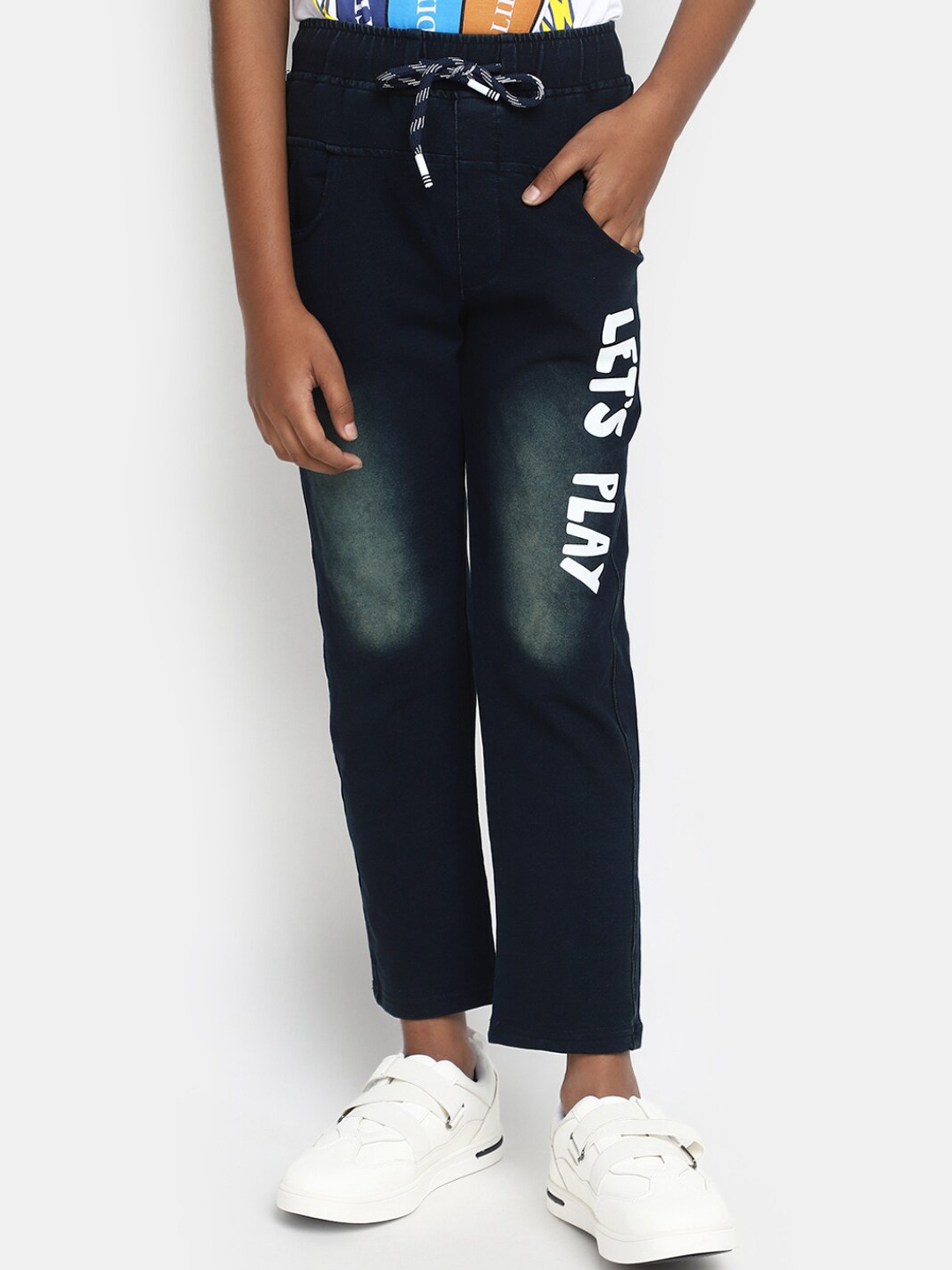 

V-Mart Boys Regular Fit Mid-Rise Light Fade Clean Look Jeans, Blue