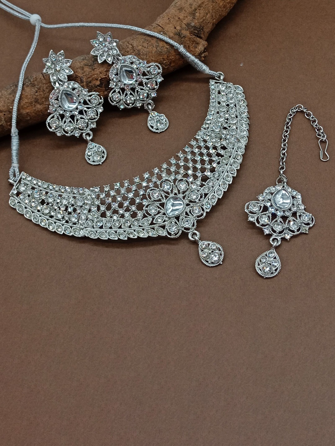 

AASHISH IMITATION Silver-Plated Stone-Studded & Beaded Jewellery Set