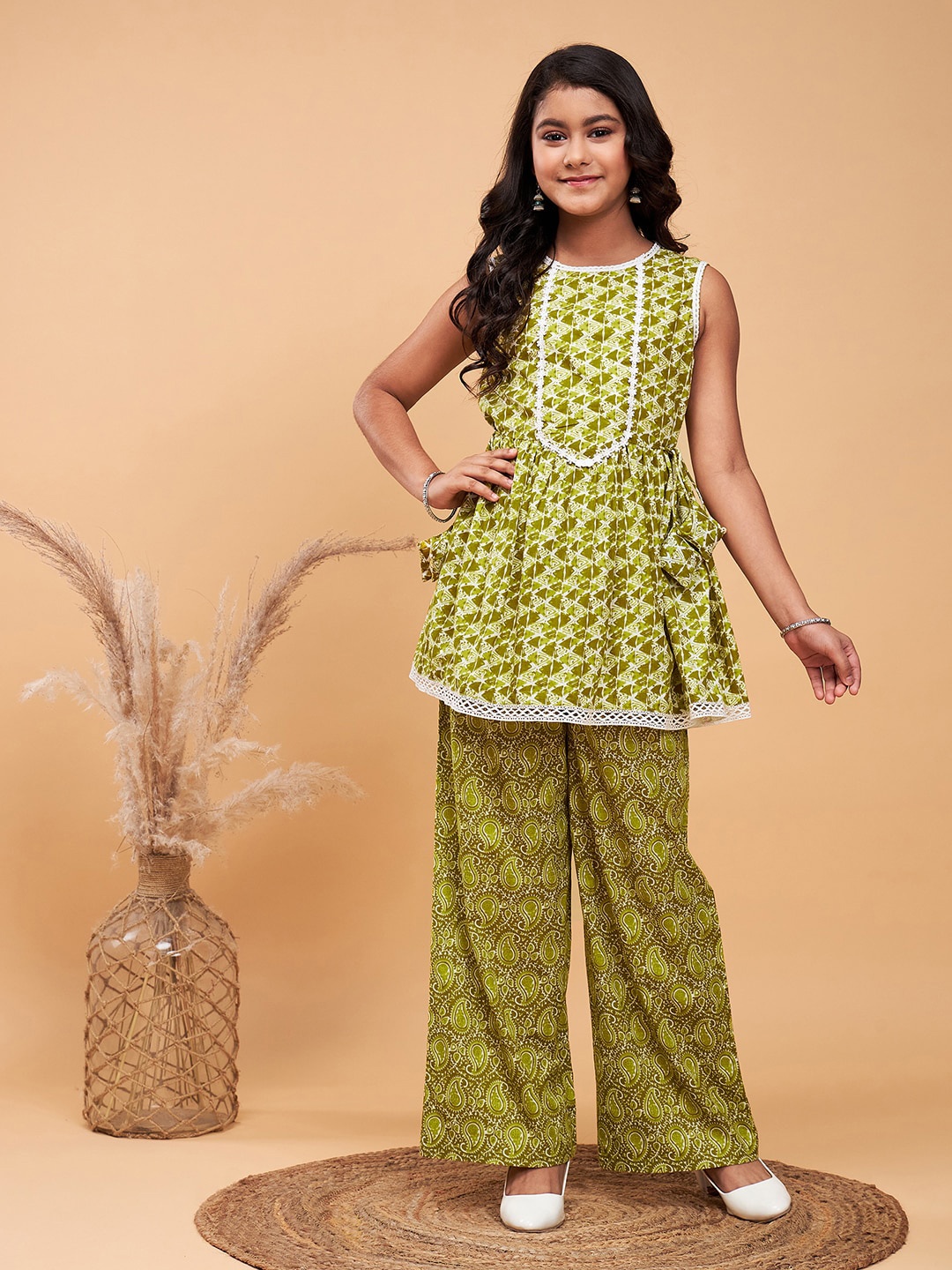 

Stylo Bug Abstract Printed A-Line Kurti With Palazzos, Green