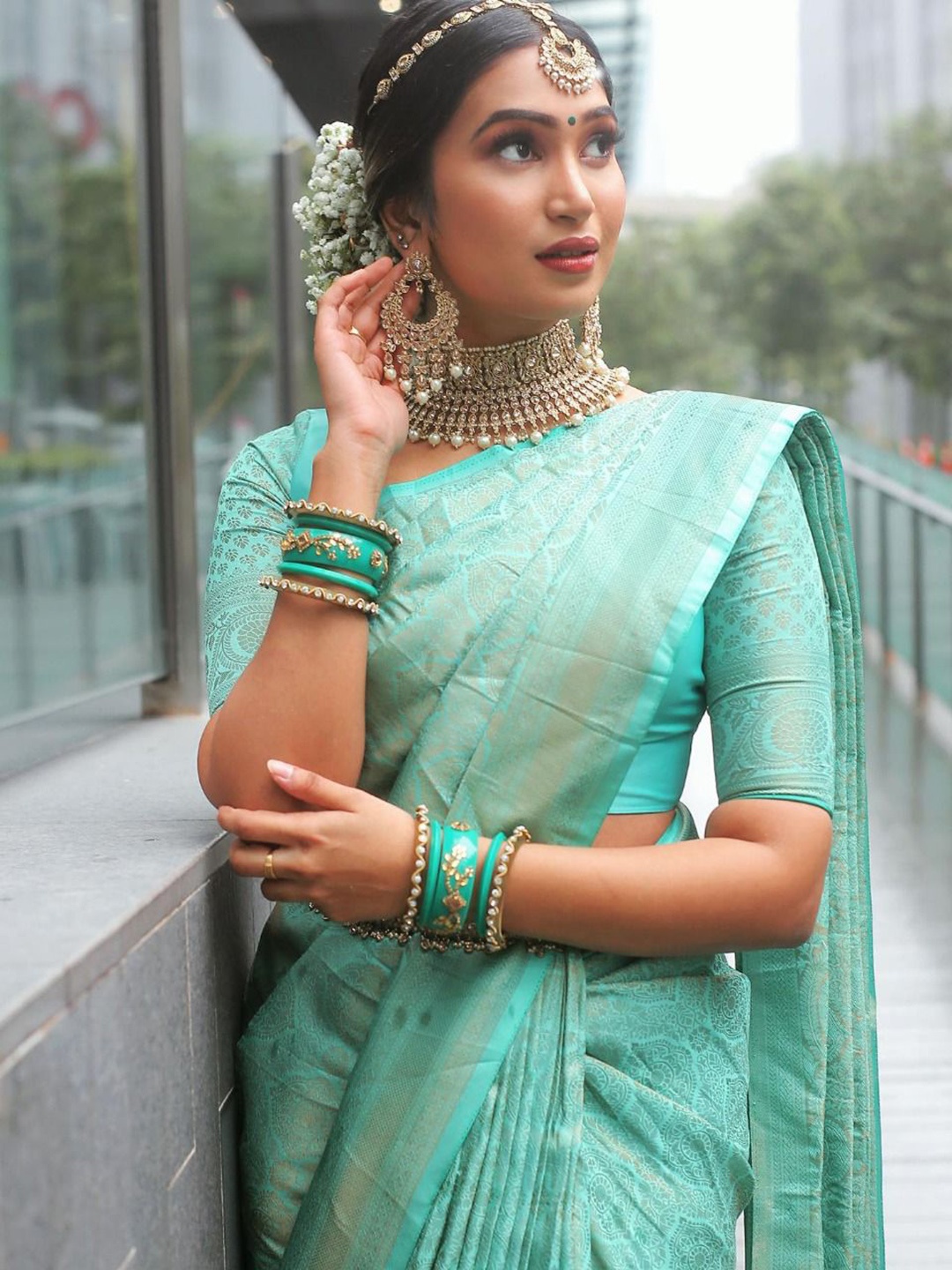 

DIVASTRI Ethnic Motif Zari Banarasi Saree With Blouse Piece, Teal