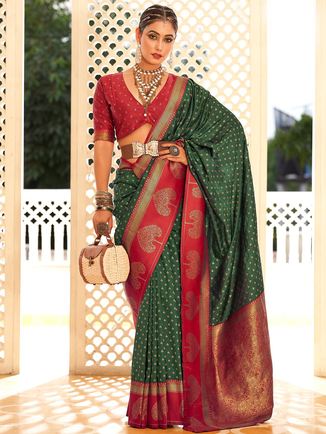 

KARAGIRI Woven Design Zari Banarasi Saree, Green