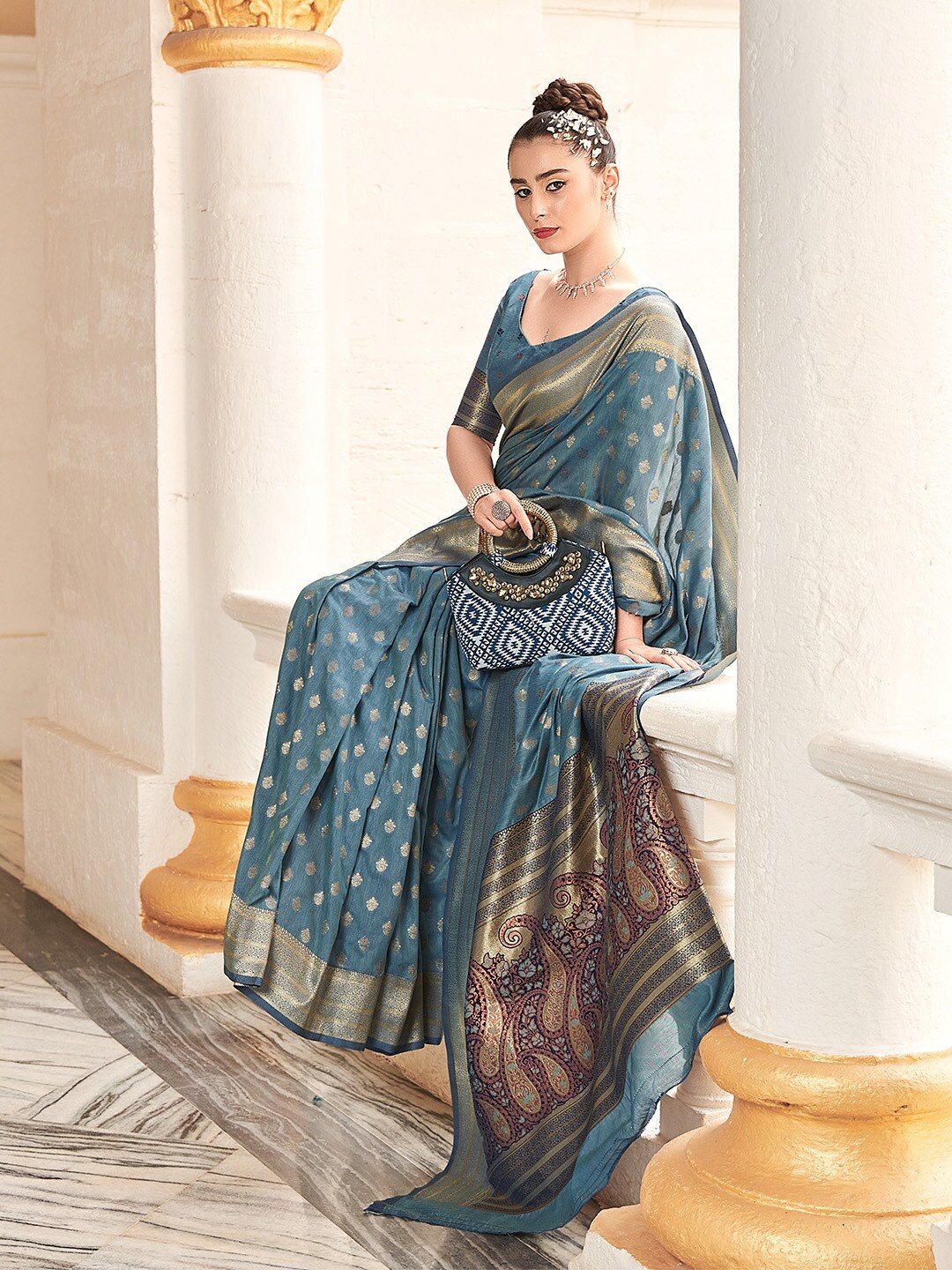 

KARAGIRI Paisley Woven Design Zari Silk Blend Banarasi Saree, Grey