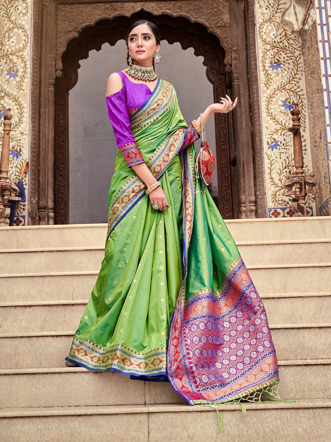 

KARAGIRI Woven Design Zari Silk Blend Banarasi Saree, Green