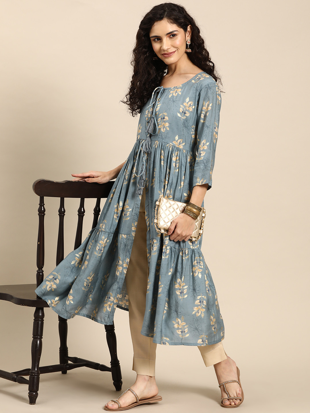 

Anouk Women Floral Printed Tiered Kurta with Trousers, Blue