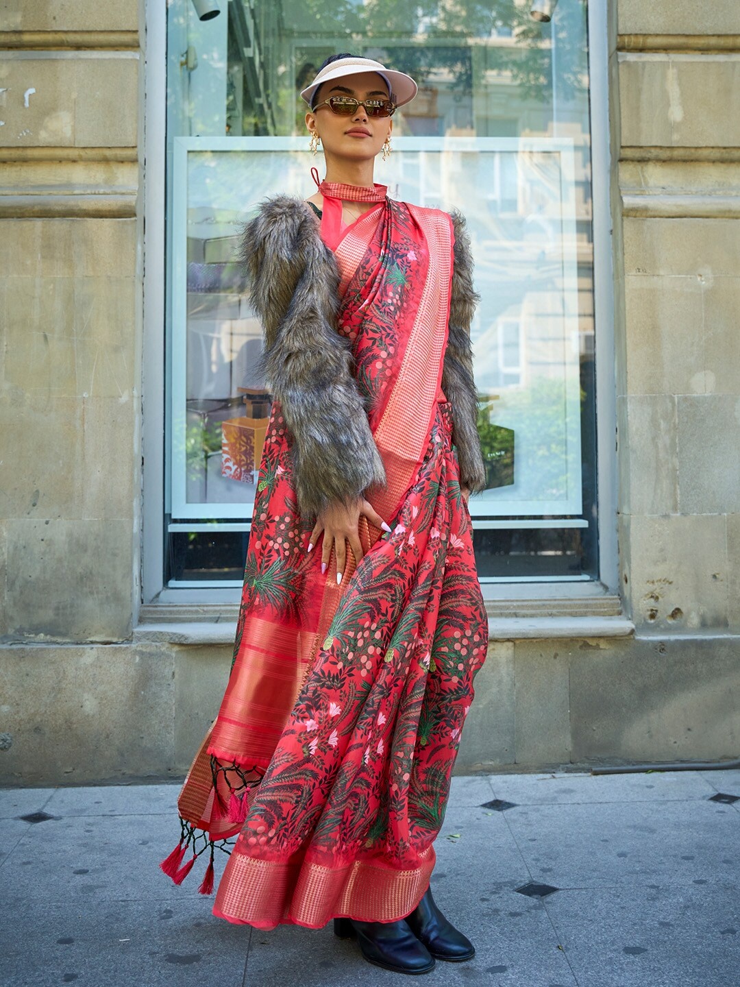 

KARAGIRI Floral Printed Zari Organza Saree, Red