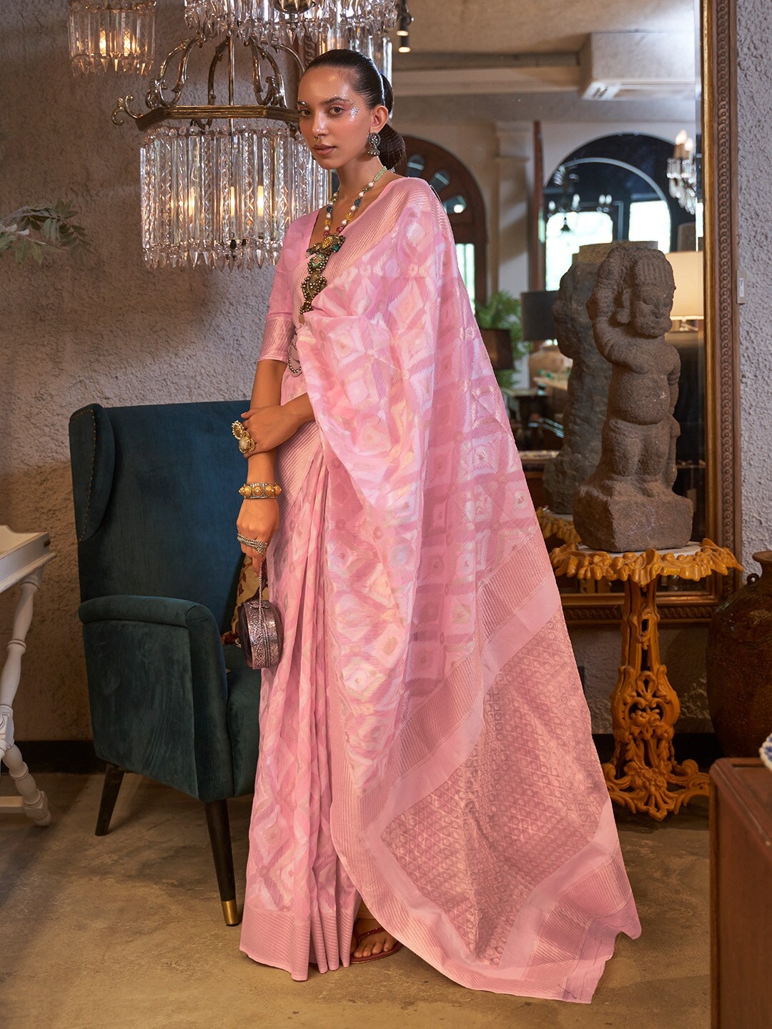

KARAGIRI Geometric Woven Design Zari Linen Blend Saree, Pink