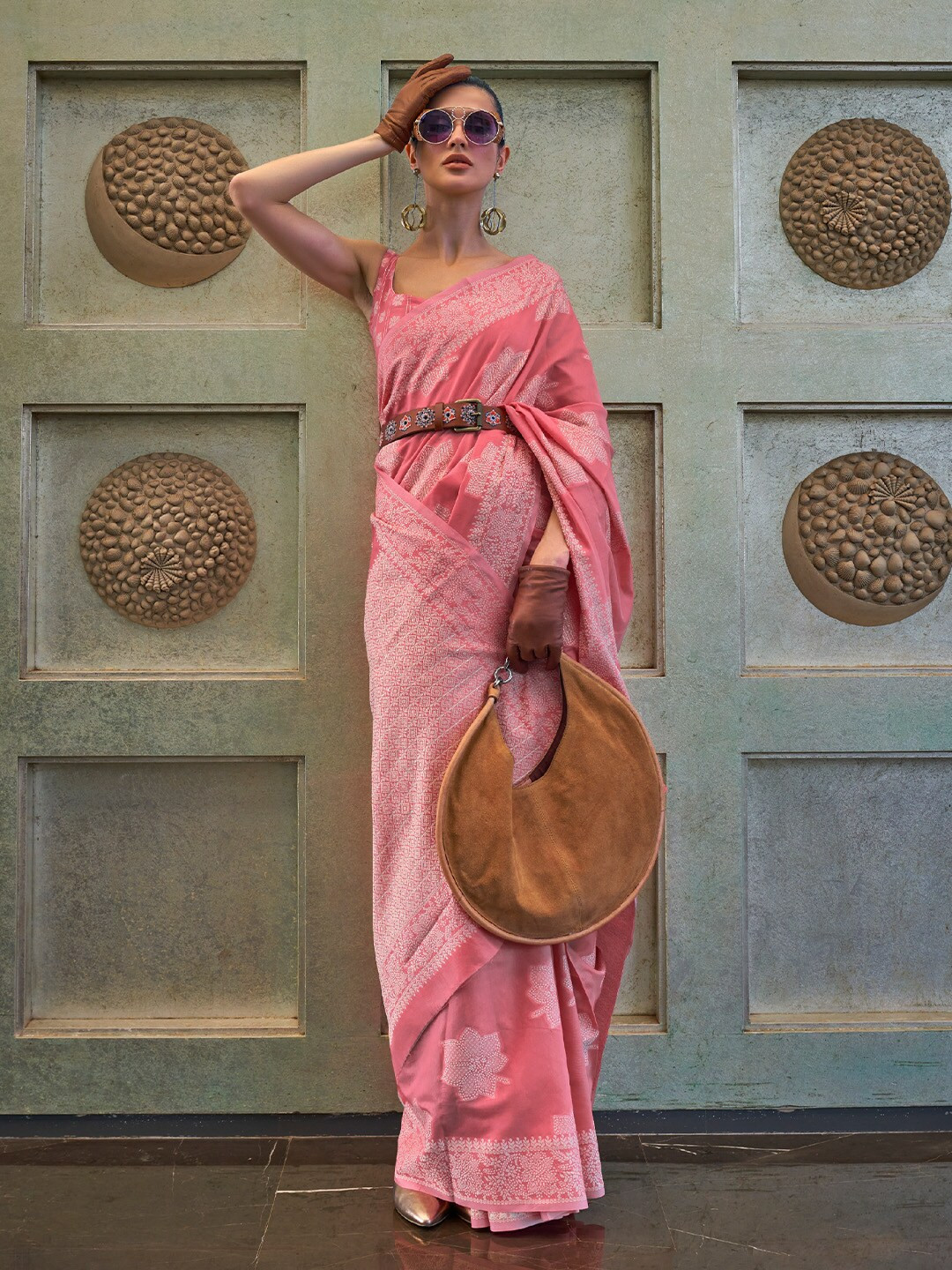 

KARAGIRI Ethnic Motifs Embroidered Saree, Pink