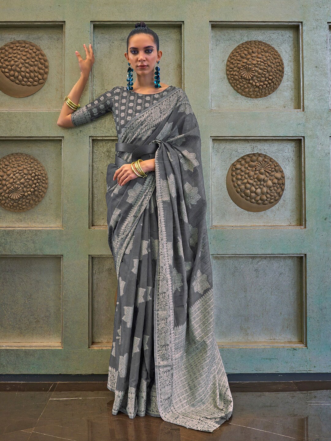 

KARAGIRI Ethnic Motifs Embroidered Chikankari Saree, Grey