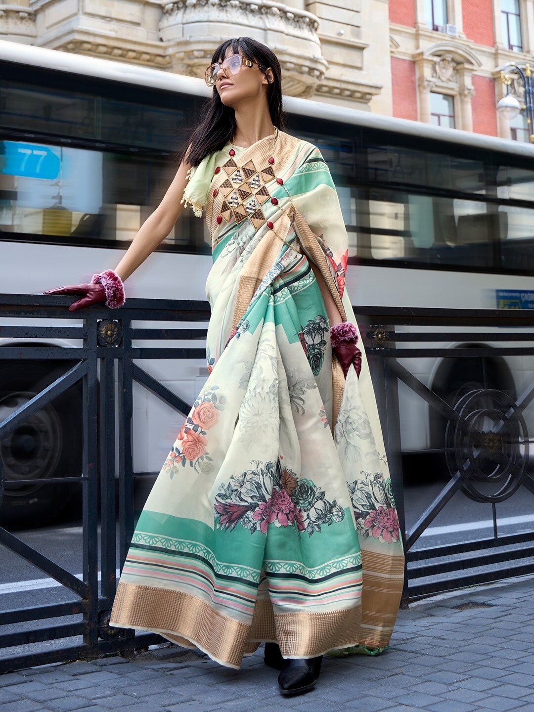 

KARAGIRI Floral Printed Zari Organza Saree, White