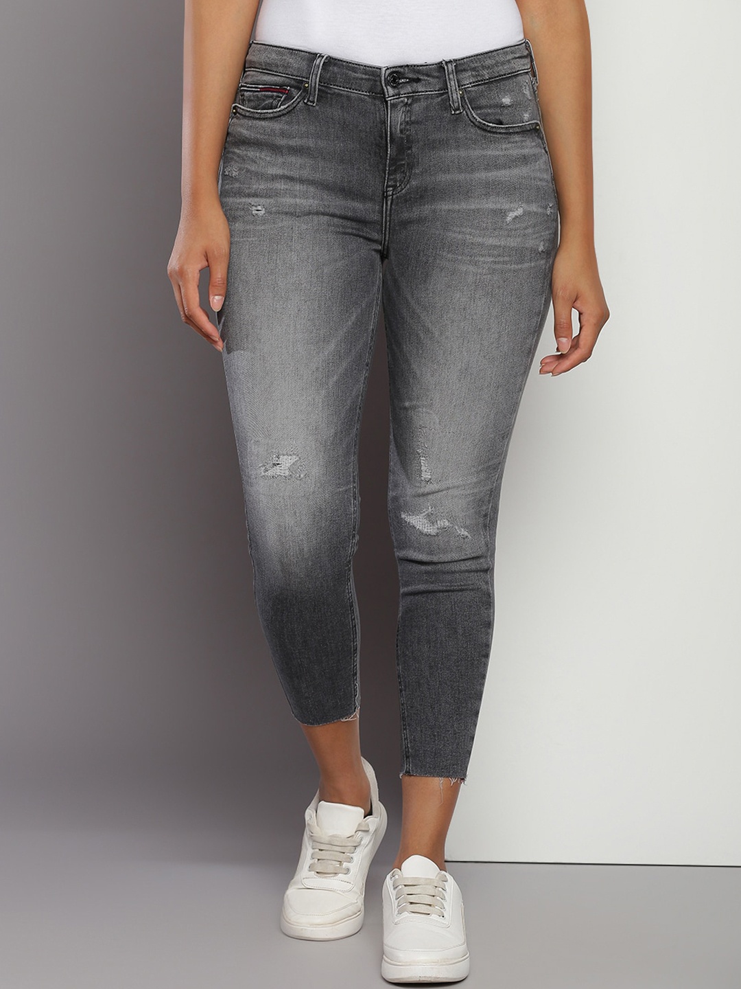 

Tommy Hilfiger Women Skinny Fit Mildly Distressed Light Fade Jeans, Black
