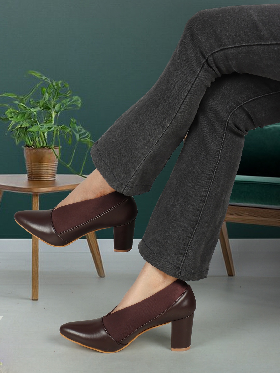 

ICONICS Pointed Toe Work Block Pumps, Brown