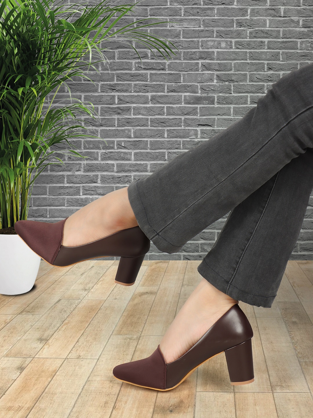 

ICONICS Pointed Toe Party Block Pumps, Brown