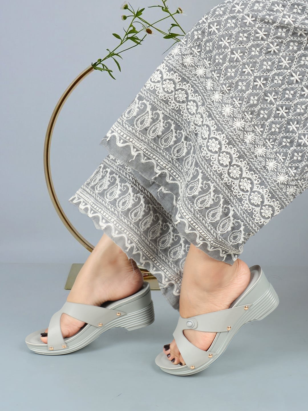 

ICONICS Open Toe Platform Heels, Grey