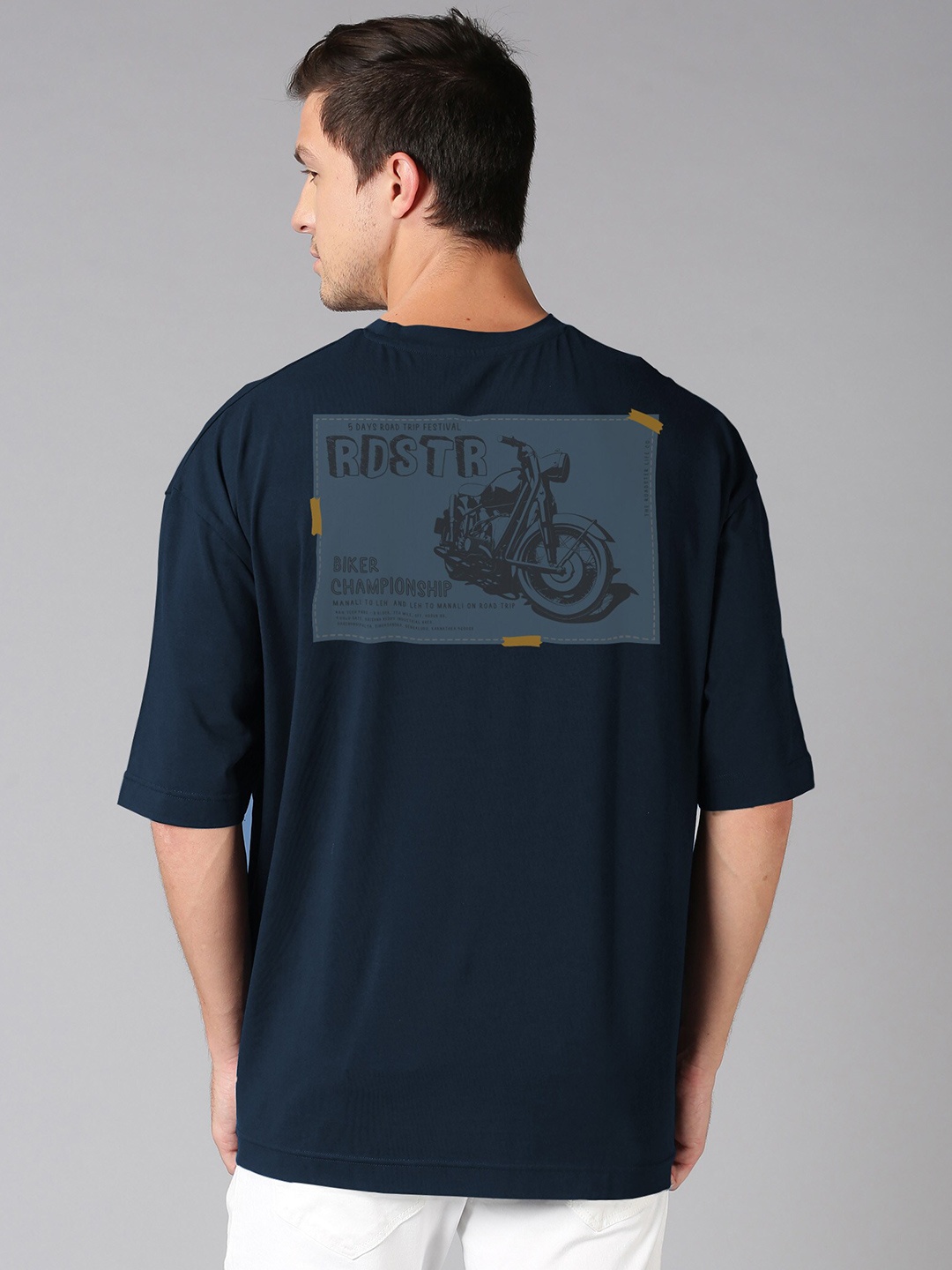 

Roadster Navy Blue Oversized Graphic Printed Drop Shoulder Sleeves Cotton T-shirt