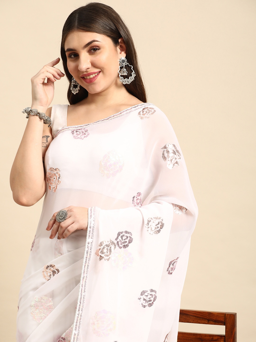 

VASTRANAND Floral Sequinned Poly Georgette Saree, White