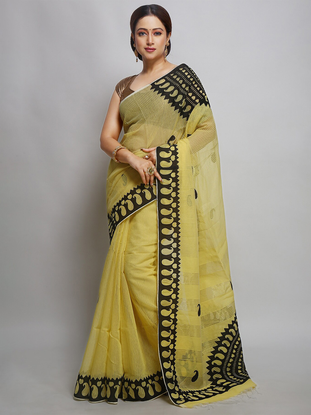 

WoodenTant Striped Woven Design Pure Cotton Saree, Yellow