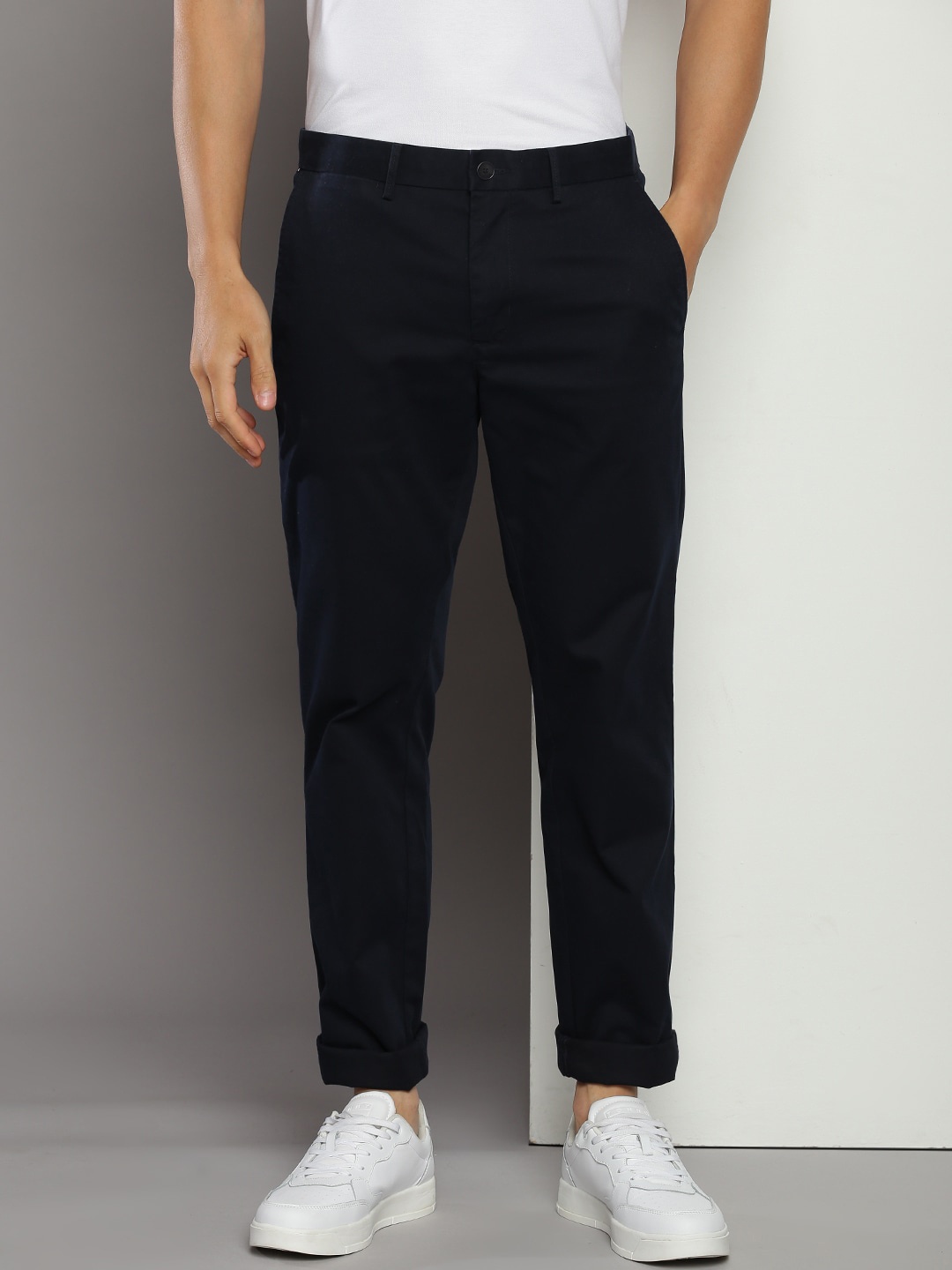 

Tommy Hilfiger Men Regular Fit Mid-Raise Cotton Chinos Trousers, Navy blue