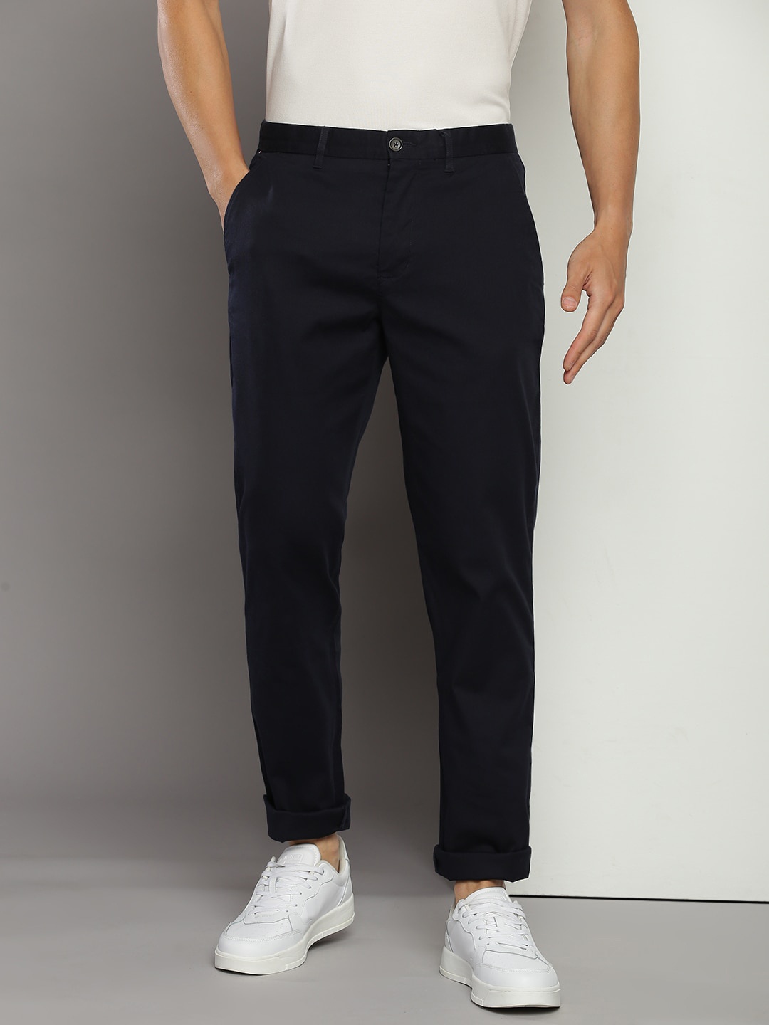 

Tommy Hilfiger Men Mid-Rise Plain Chinos Trousers, Navy blue