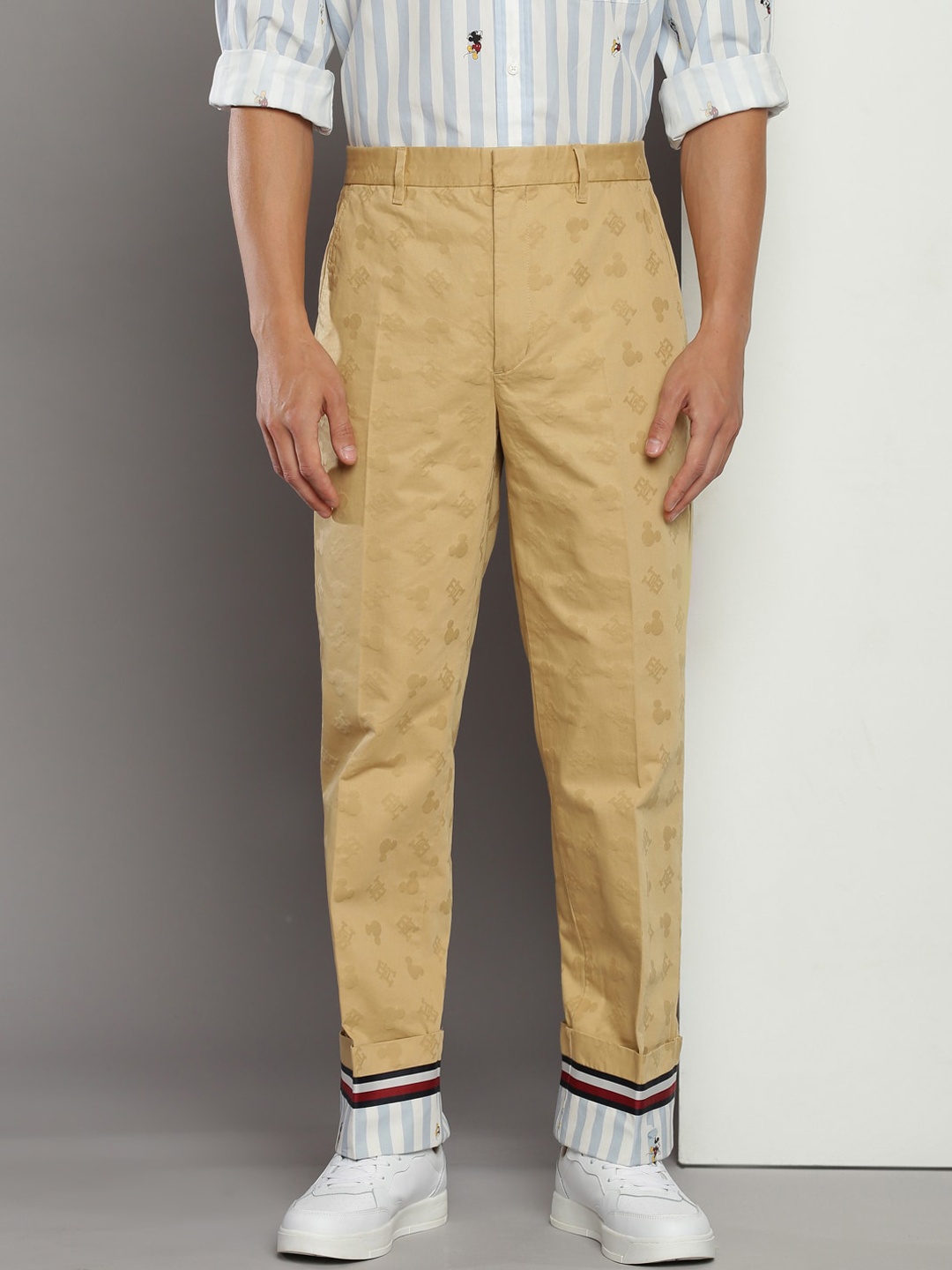 

Tommy Hilfiger Men Mid-Rise Plain Regular Trousers, Beige