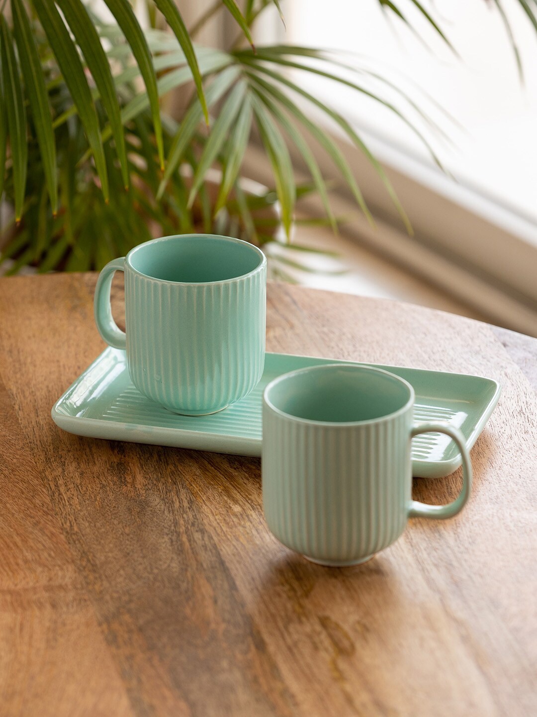 

ExclusiveLane 3 Pcs Green Textured Ceramic Glossy Mugs with Tray