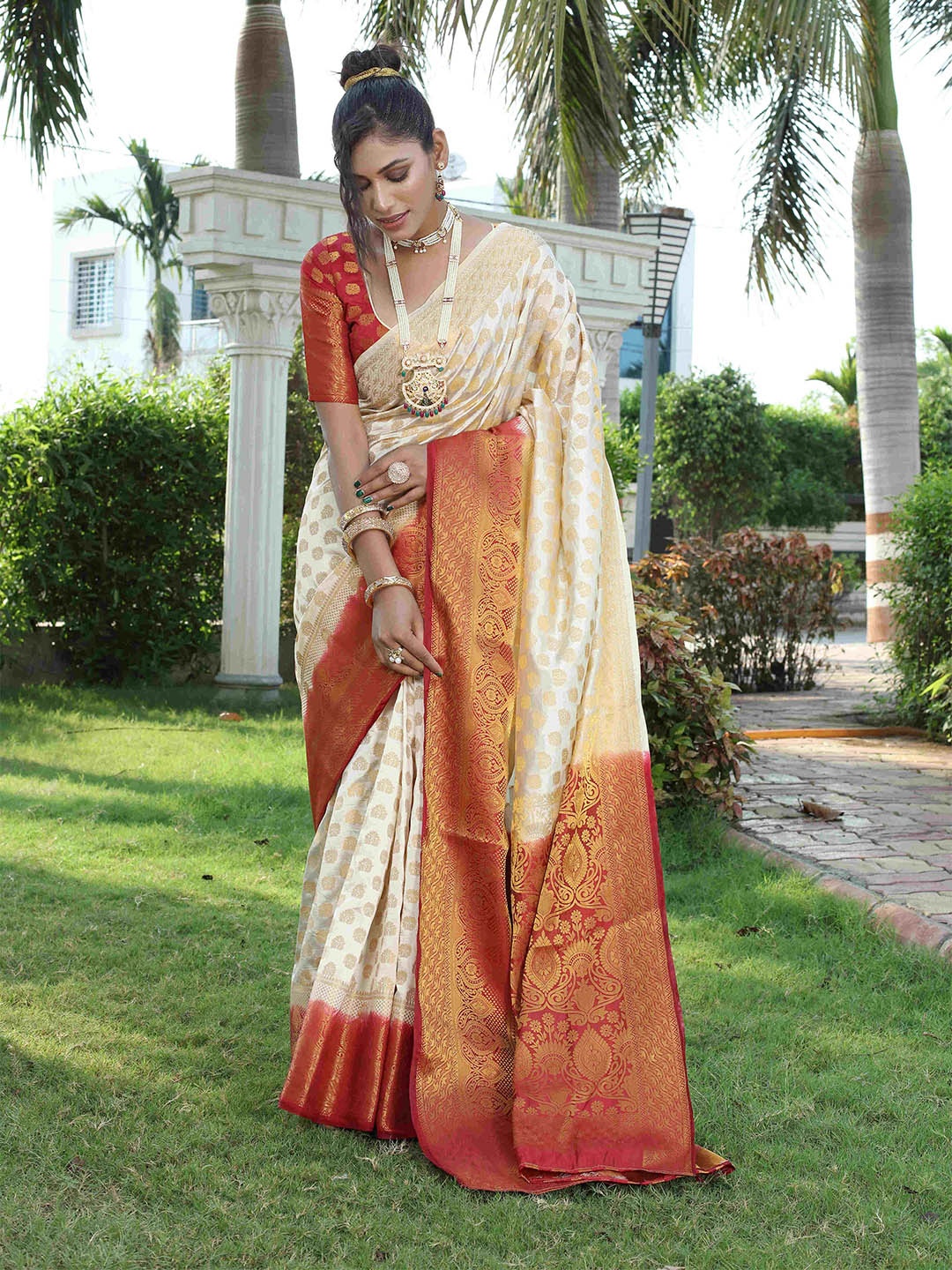 

MAGMINA Ethnic Motif Zari Pure Silk Banarasi Saree With Blouse Piece, White