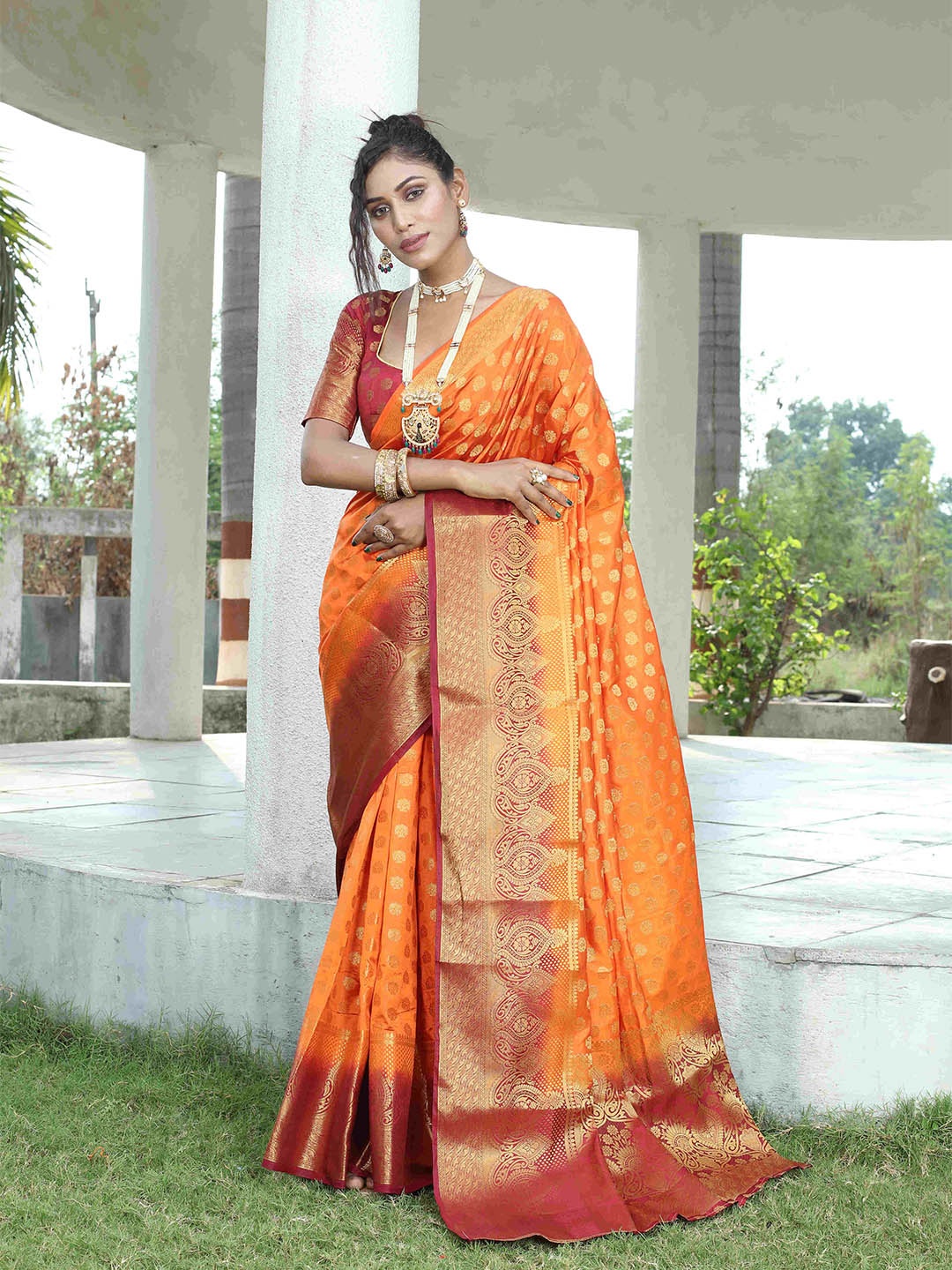 

MAGMINA Ethnic Motif Zari Pure Silk Banarasi Saree With Blouse Piece, Orange