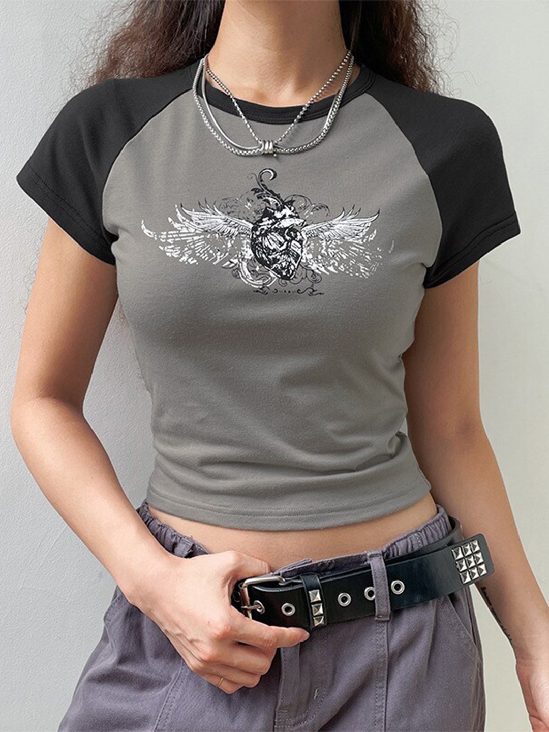 

BoStreet Grey Graphic Printed Raglan Sleeve Fitted Crop Top