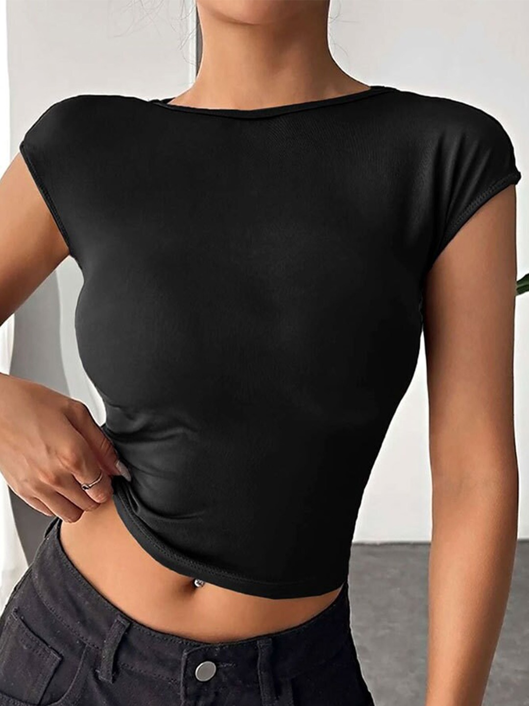 

BoStreet Black Extended Sleeves Fitted Crop Top