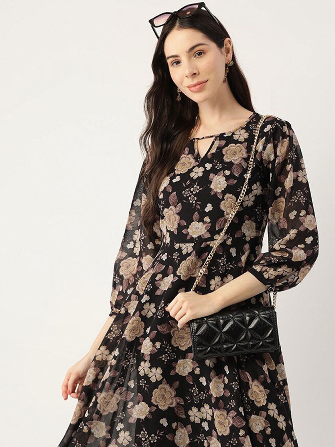 

DressBerry Black Floral Printed Round Neck Fit & Flare Midi Dress