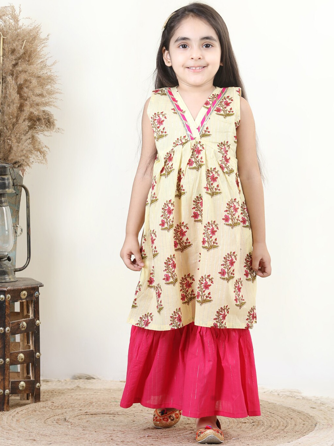 

Kinder Kids Girls Ethnic Motifs Printed Angrakha Pure Cotton Kurti With Sharara, Yellow